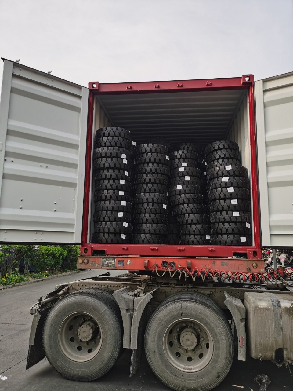 ultimo caso aziendale circa Autolaker sostiene la manutenzione post-vendita di MHE presso l'industria alimentare con pneumatici e pneumatici di forklift di alta qualità