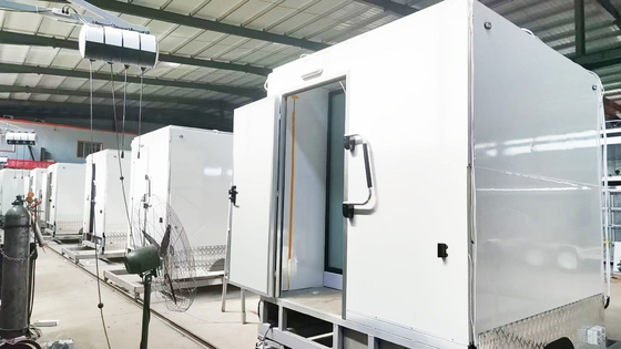 LAKER Customized Luxury Toilet Trailer 2 Stazione Trasportabile Toilet Trailer