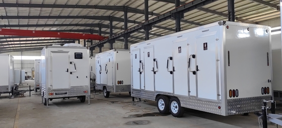 1 passo spingere pieghevole mobile bagno rimorchio con RV bagno pulito e serbatoio dell'acqua di scarico
