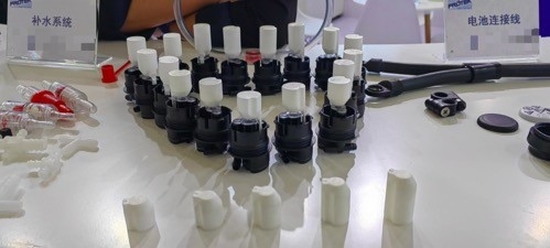 Sistema di irrigazione a batteria per carrelli elevatori elettrici a 12 cellule 24V FROTEK AWS-12 Certificazione CE