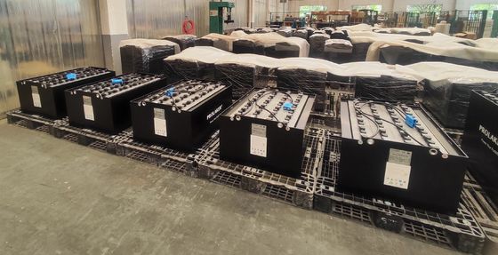 Batteria di trazione a piombo acido 48V 550Ah per carrelli elevatori, certificata CE