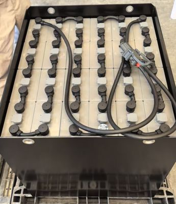 Batteria di trazione per carrelli elevatori al piombo-acido a bassa manutenzione da 48V 600Ah