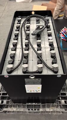 Batterie di trazione a piombo acido personalizzate Batteria 48V 600Ah Per carrelli elevatori HELI CPD20 Con presa REMA160