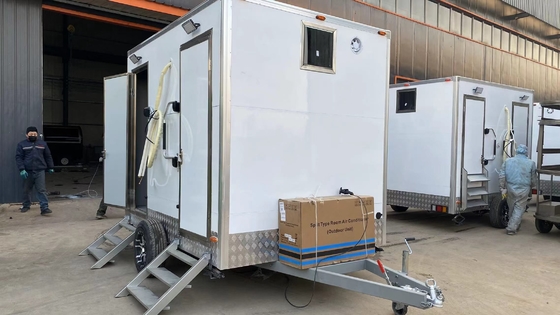 Bagno a due banchi per la strada Bagno personalizzato Bagno mobile con rimorchio Bagno doccia Disponibile in vendita