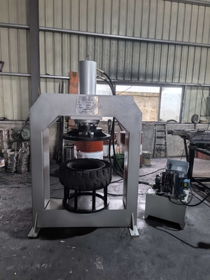 Robusta macchina di pressatura per pneumatici solidi idraulici a carrello elevatore statico da 120 tonnellate