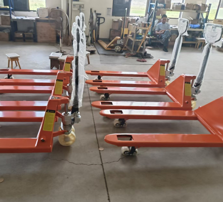 Manovrabilità fluida Transpallet manuale da 2500 kg con ruote in nylon